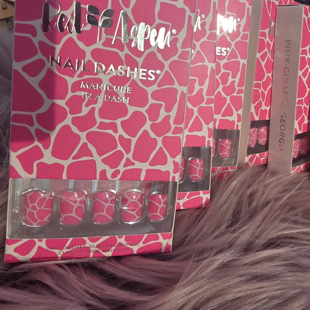 Pink Nail Dashes with Giraffe Print